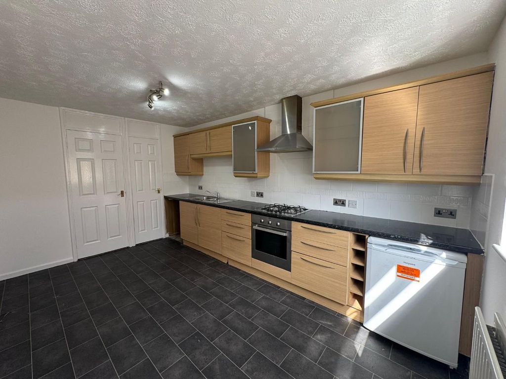 Property photo 2 of 12 045Fed35-219c-4Ebb-9B9B-014F9d57c30d.Jpg