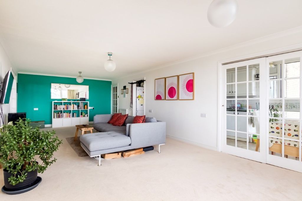 Property photo 3 of 11 Sitting Room