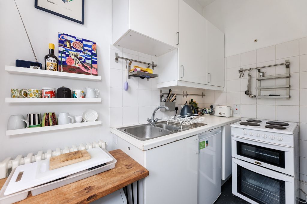 Property photo 2 of 7 Kitchen