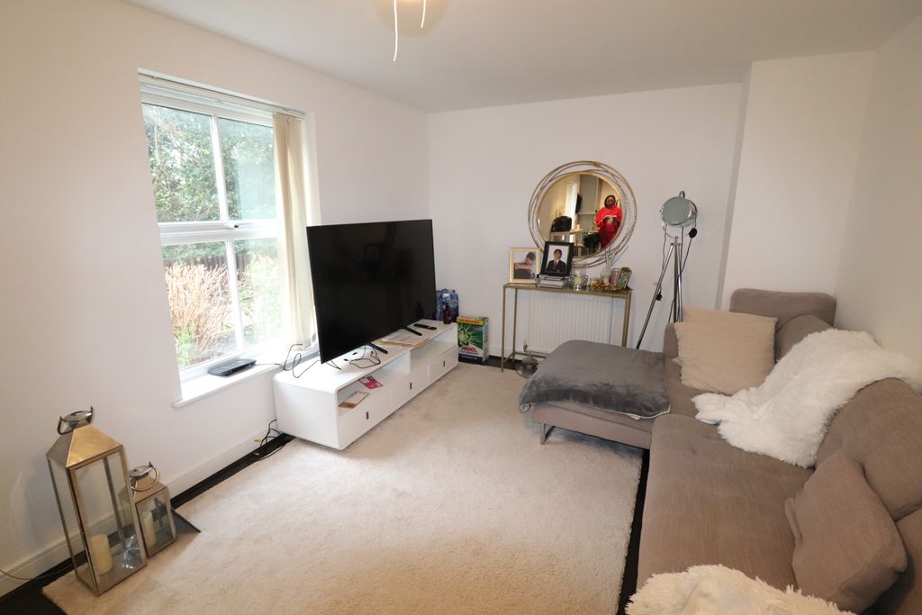Property photo 3 of 9 Living Area