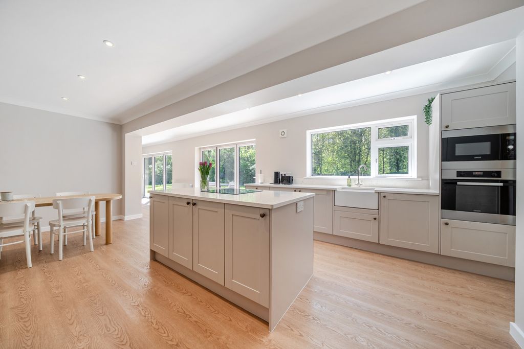 Property photo 2 of 23 1448654-21-69Ea1d...