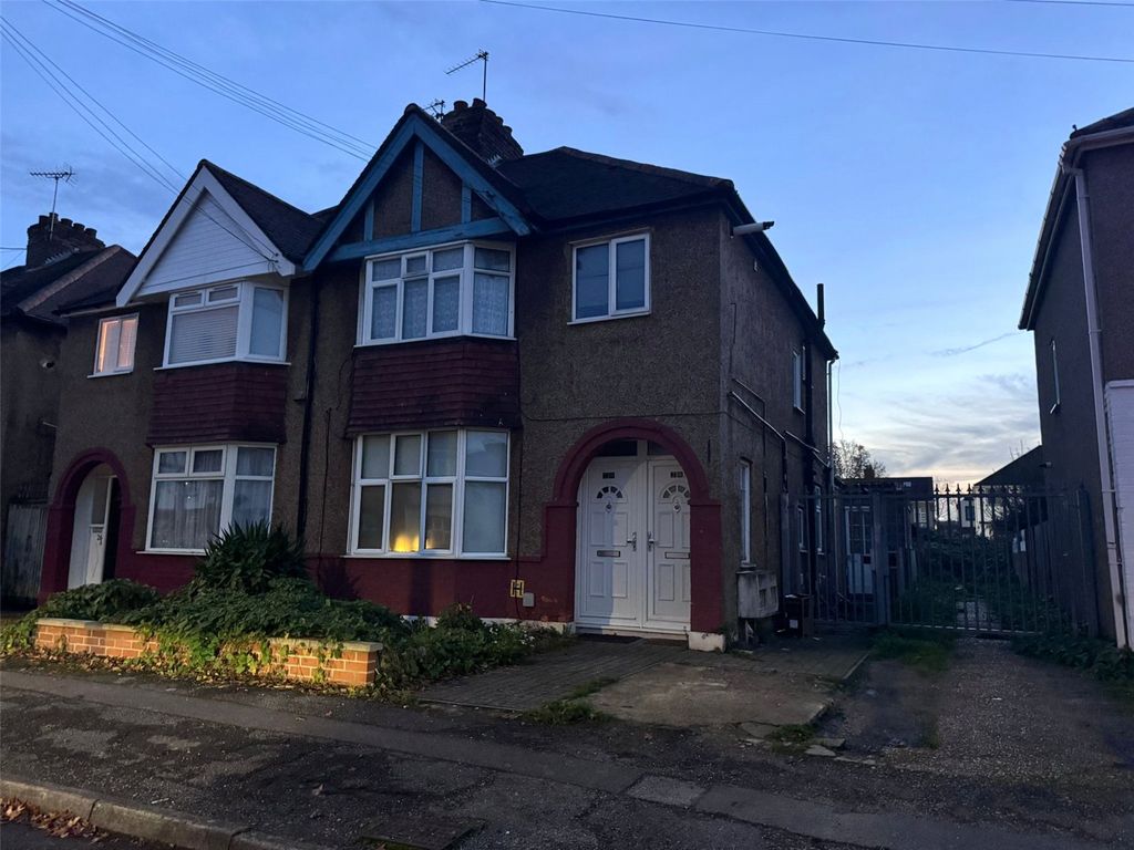 Property photo 1 of 5 Front Aspect