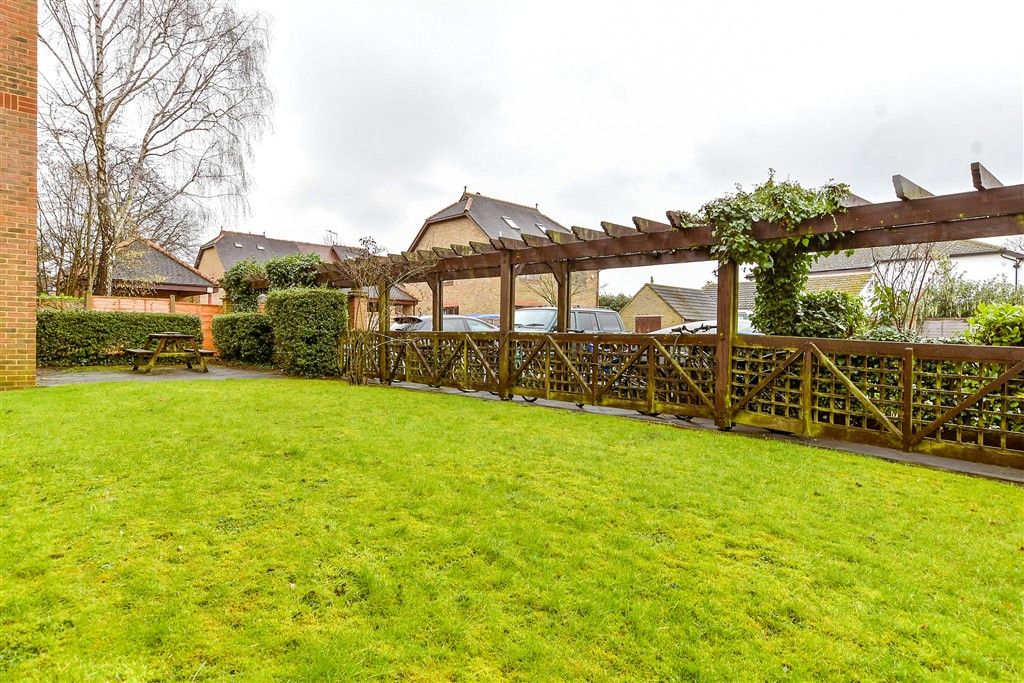 Property photo 2 of 9 Communal Gardens