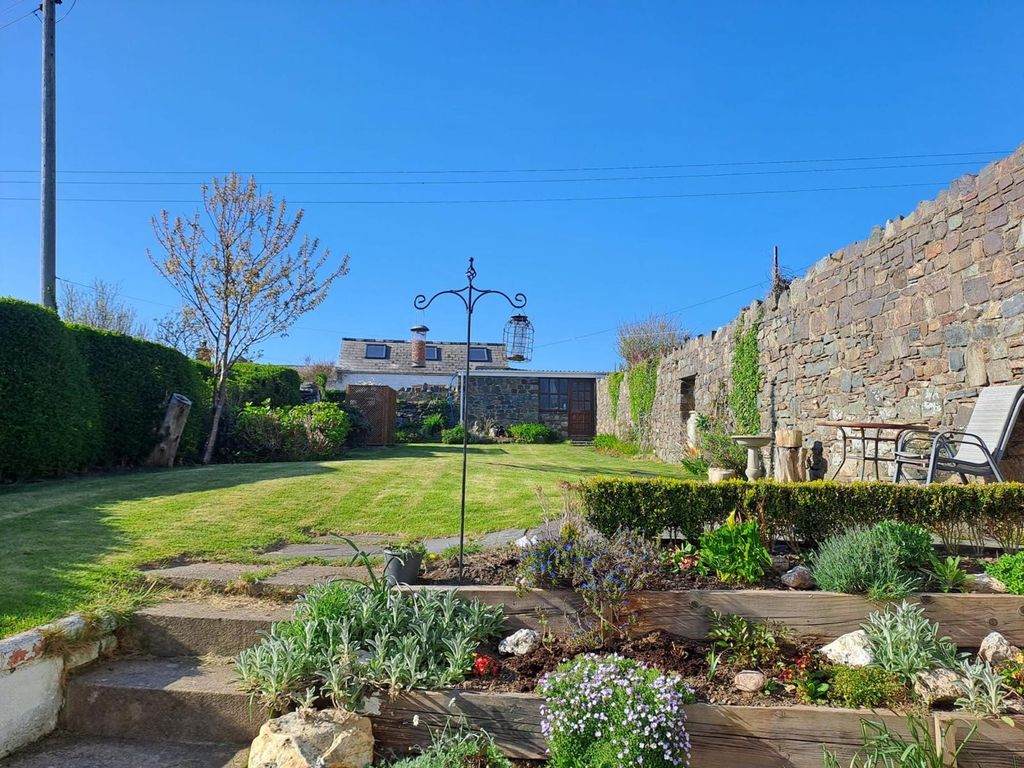 Property photo 2 of 25