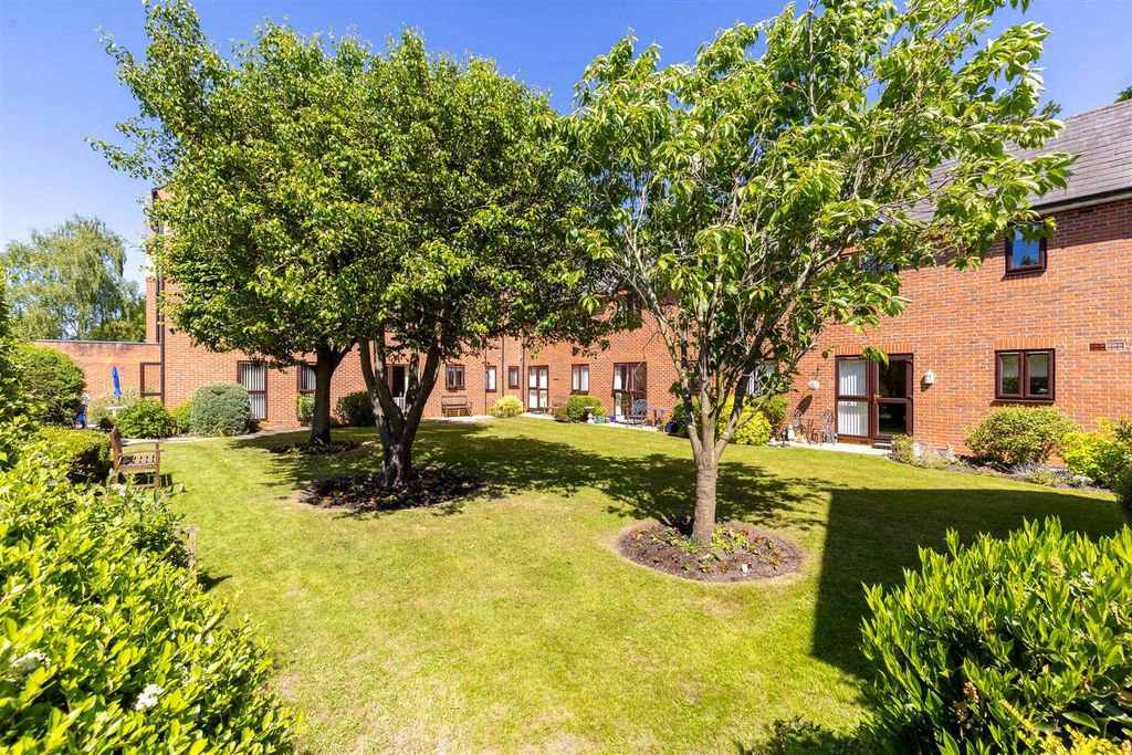 Property photo 2 of 18 19Cromwellcourt-18.Jpg