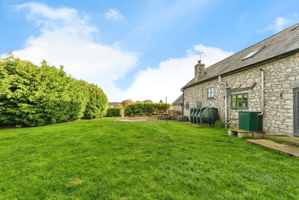 Property photo 2 of 17 Photo