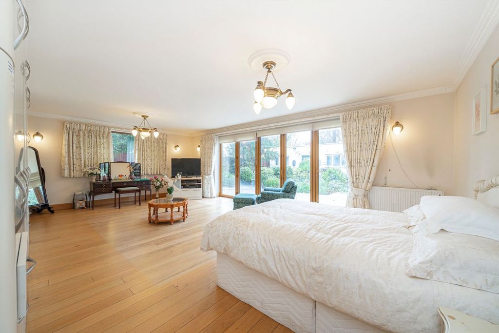 Property photo 3 of 11