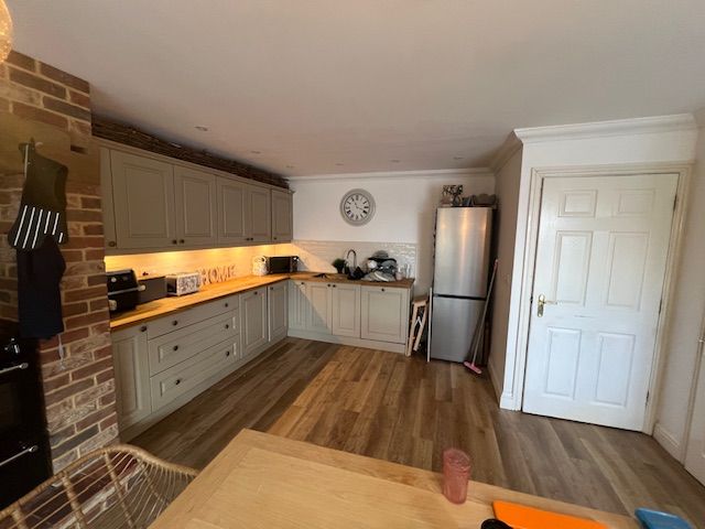 Property photo 2 of 18 Kitchen