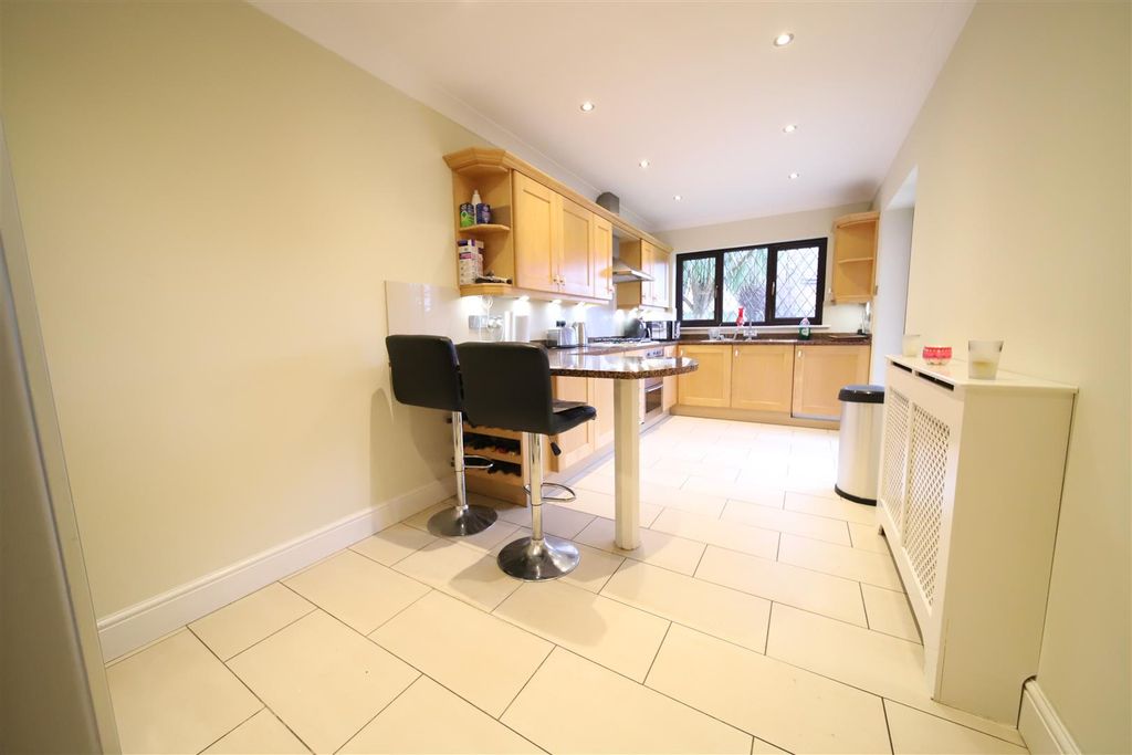 Property photo 3 of 16 Kitchen1.Jpg