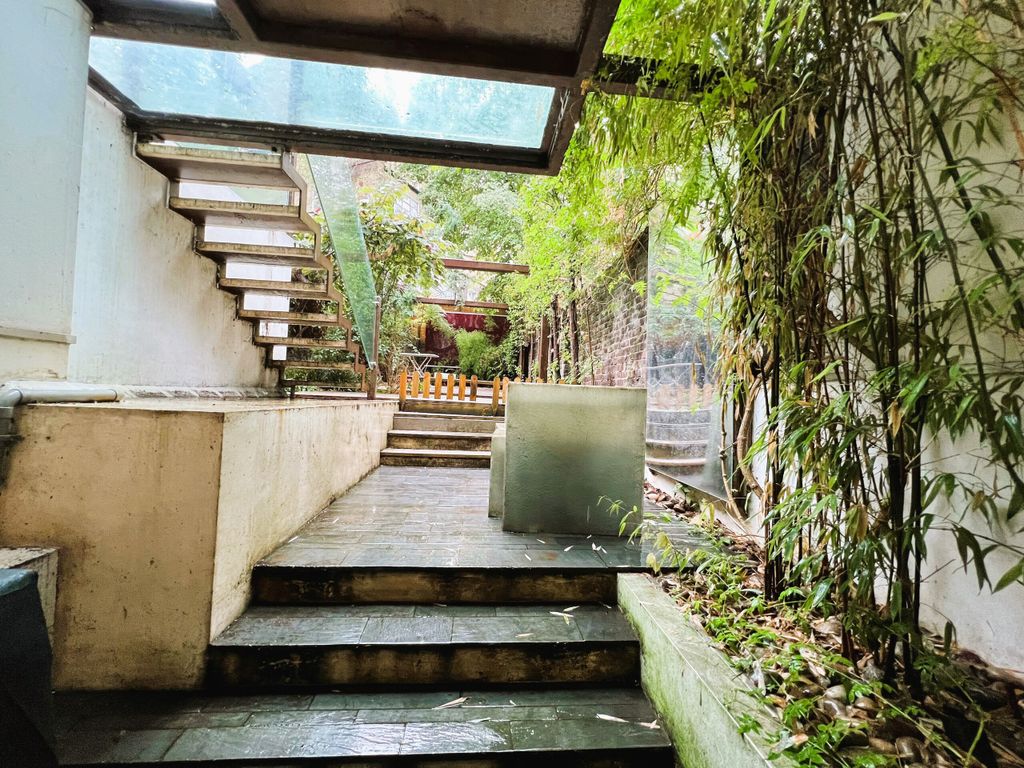 Property photo 3 of 11 1
