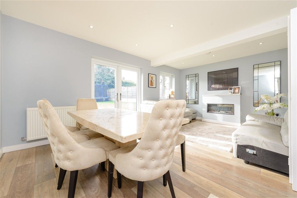 Property photo 3 of 17 Lounge/Diner