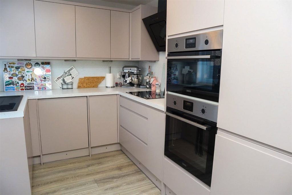 Property photo 3 of 29 Kitchen
