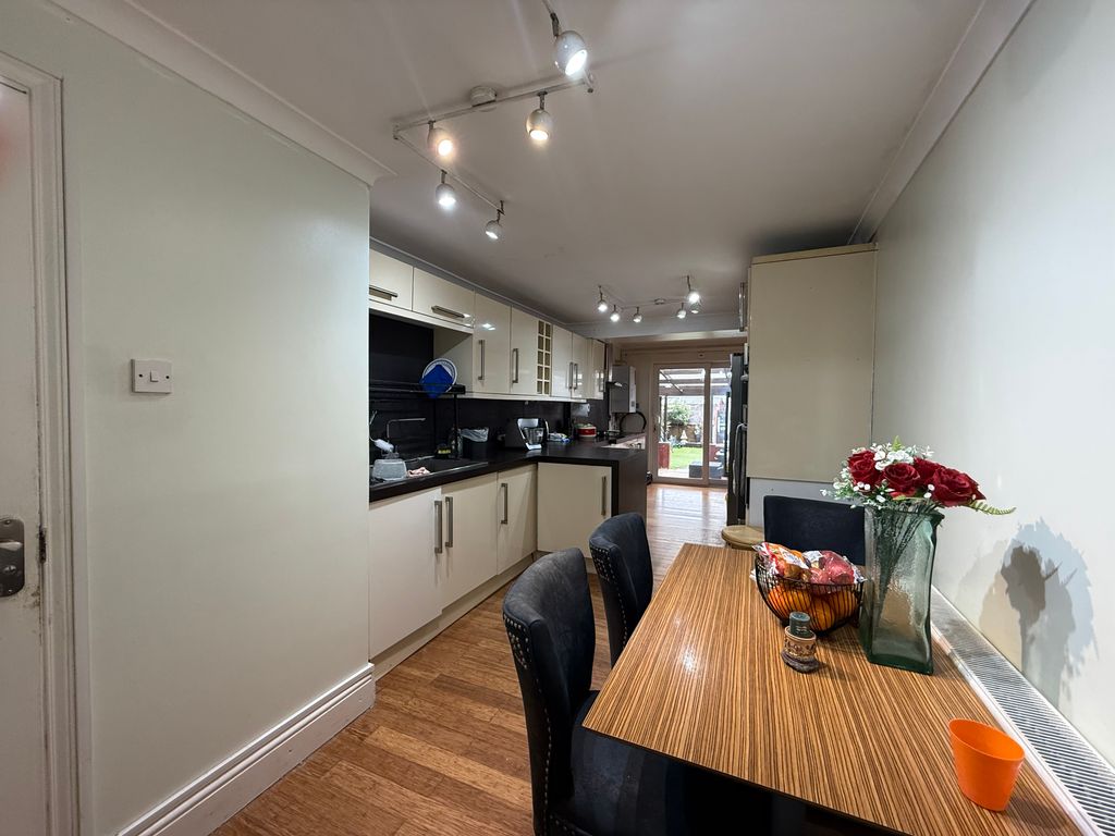 Property photo 3 of 10 Image