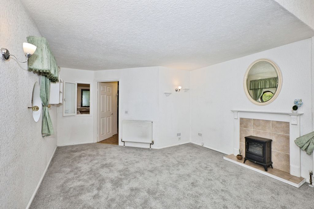 Property photo 3 of 17 Photo