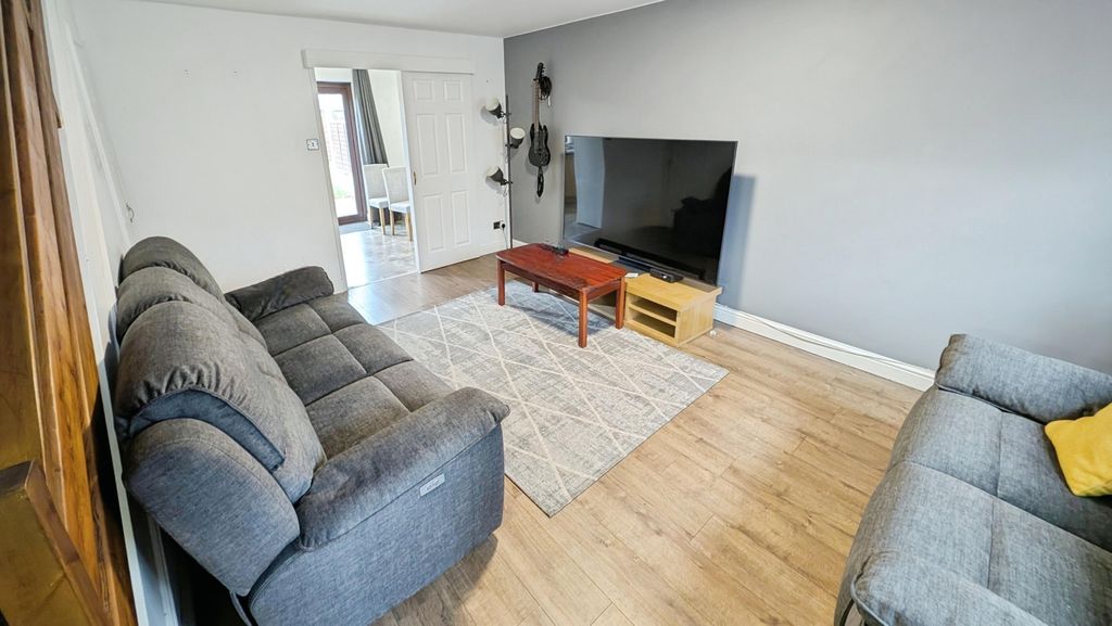 Property photo 3 of 12 Pbox-Img.Jpg