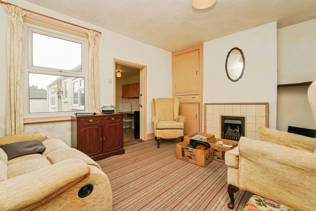Property photo 2 of 11 Dining Room