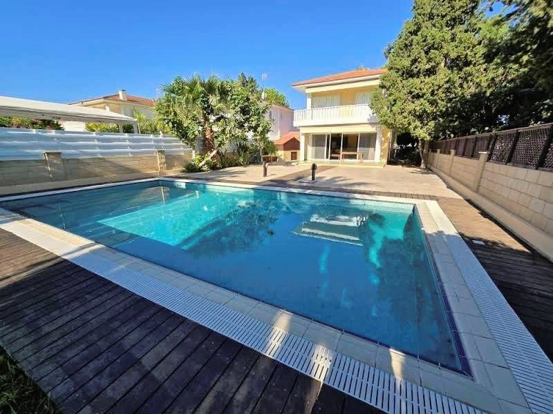 Property photo 1 of 33