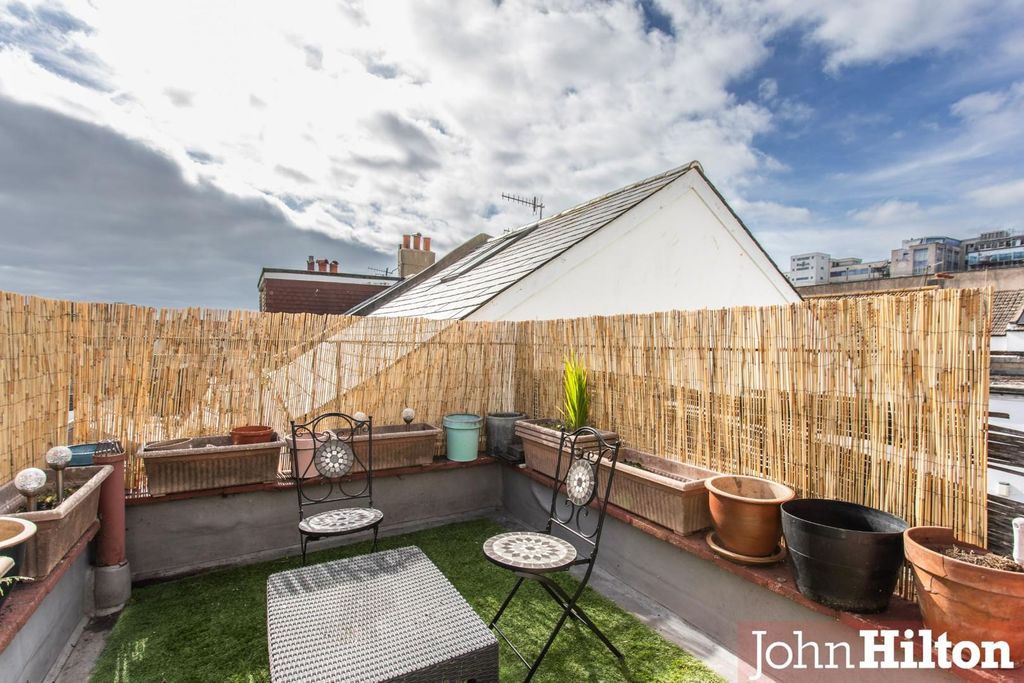 Property photo 3 of 19 Gloucester Road18.Jpg