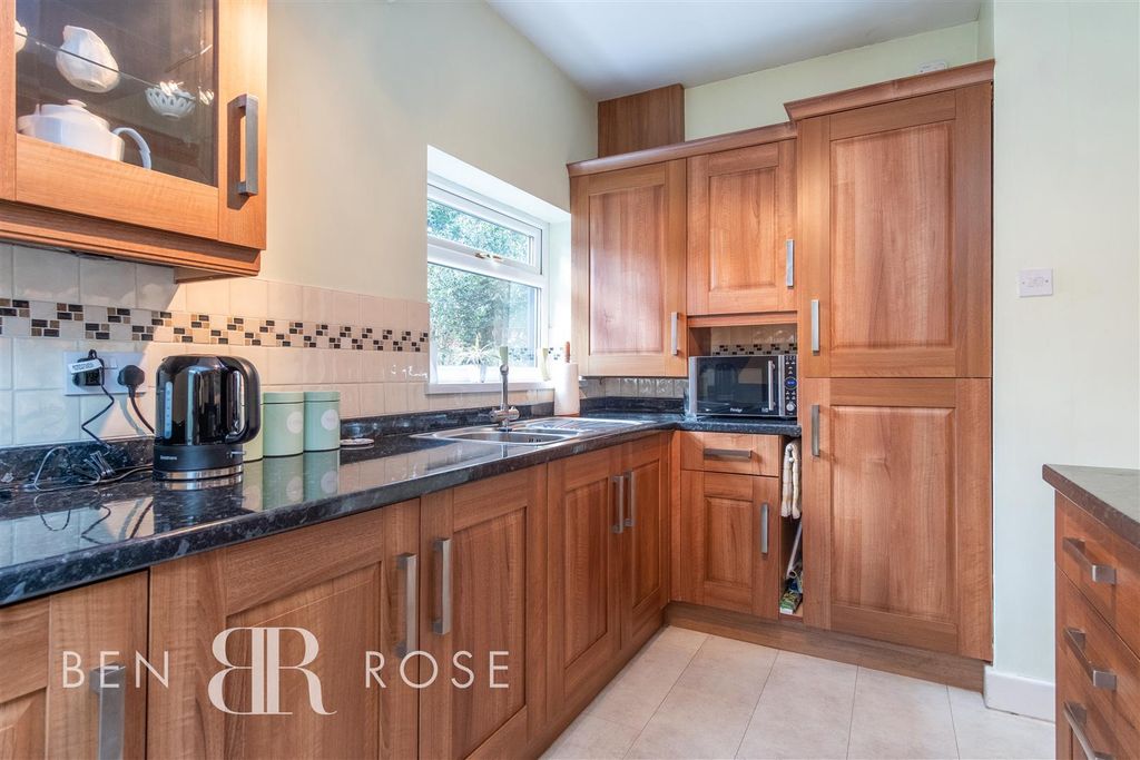 Property photo 2 of 22 Kitchen