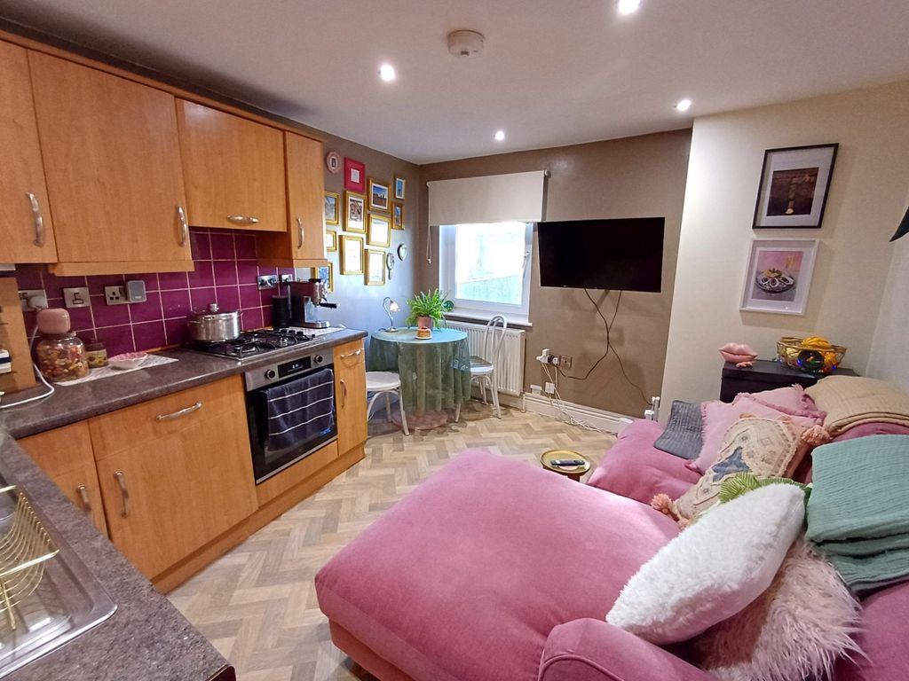 Property photo 2 of 5 Picture 2