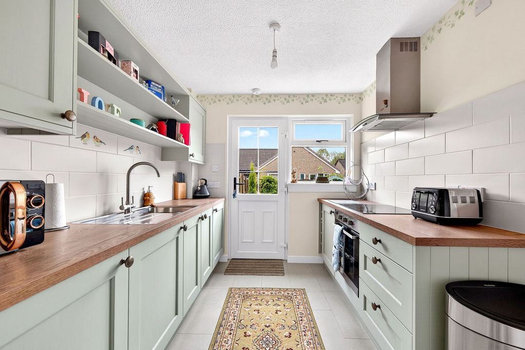 Property photo 2 of 33 Kitchen