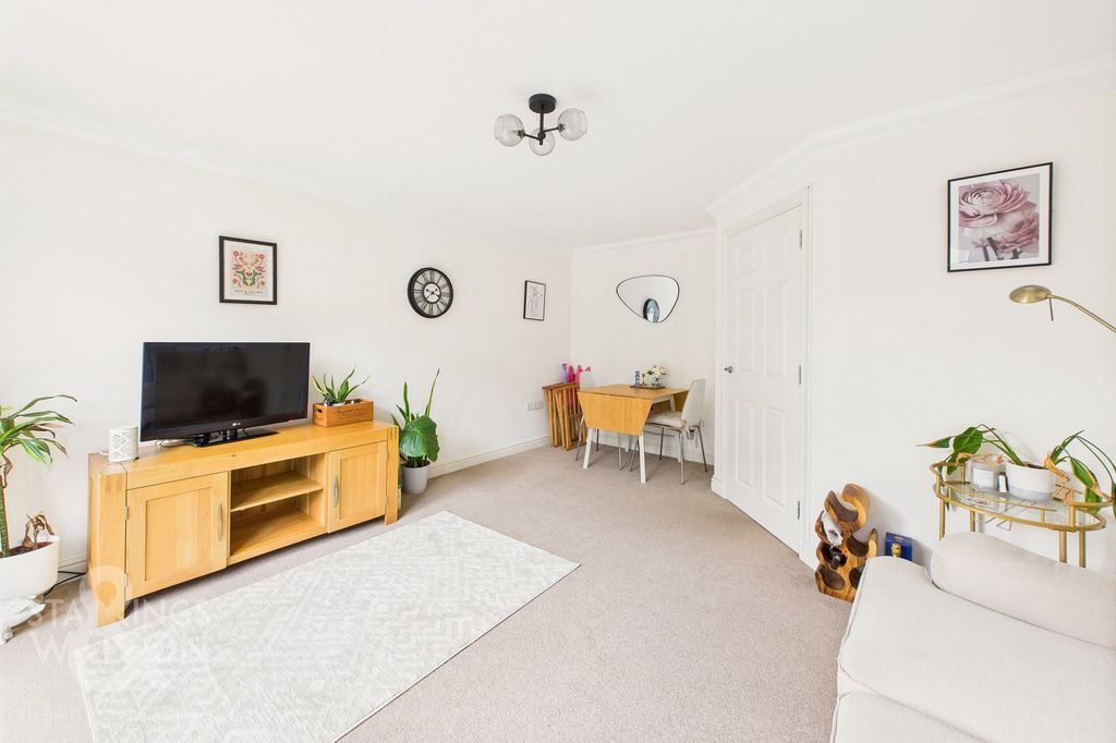Property photo 2 of 19