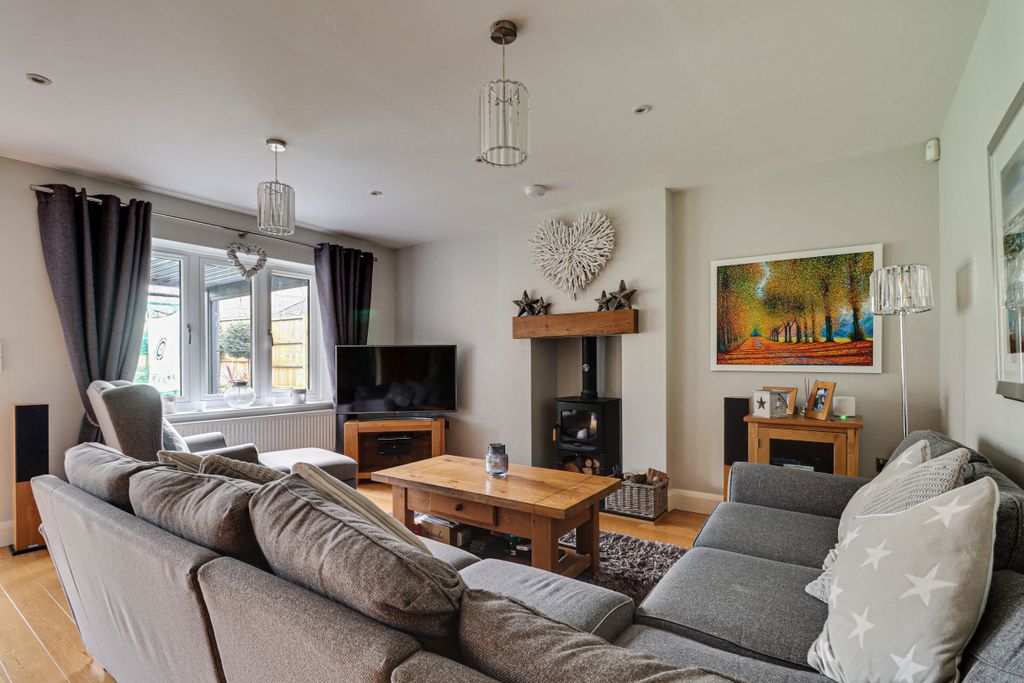 Property photo 2 of 27 Lounge