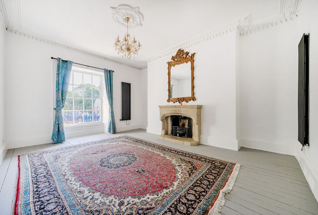 Property photo 2 of 17 Sitting Room