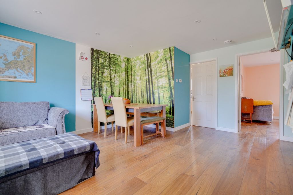 Property photo 3 of 21 4529423