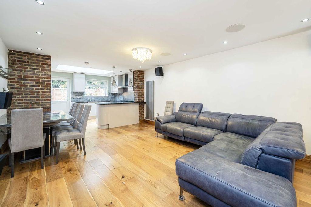 Property photo 2 of 10