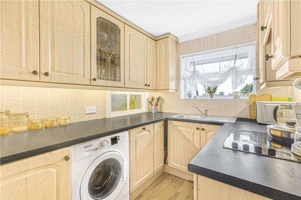 Property photo 3 of 8 Kitchen