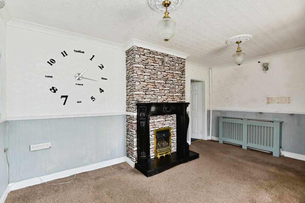 Property photo 3 of 21 Lounge