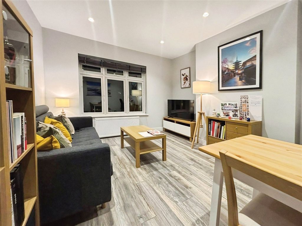 Property photo 3 of 7 Reception