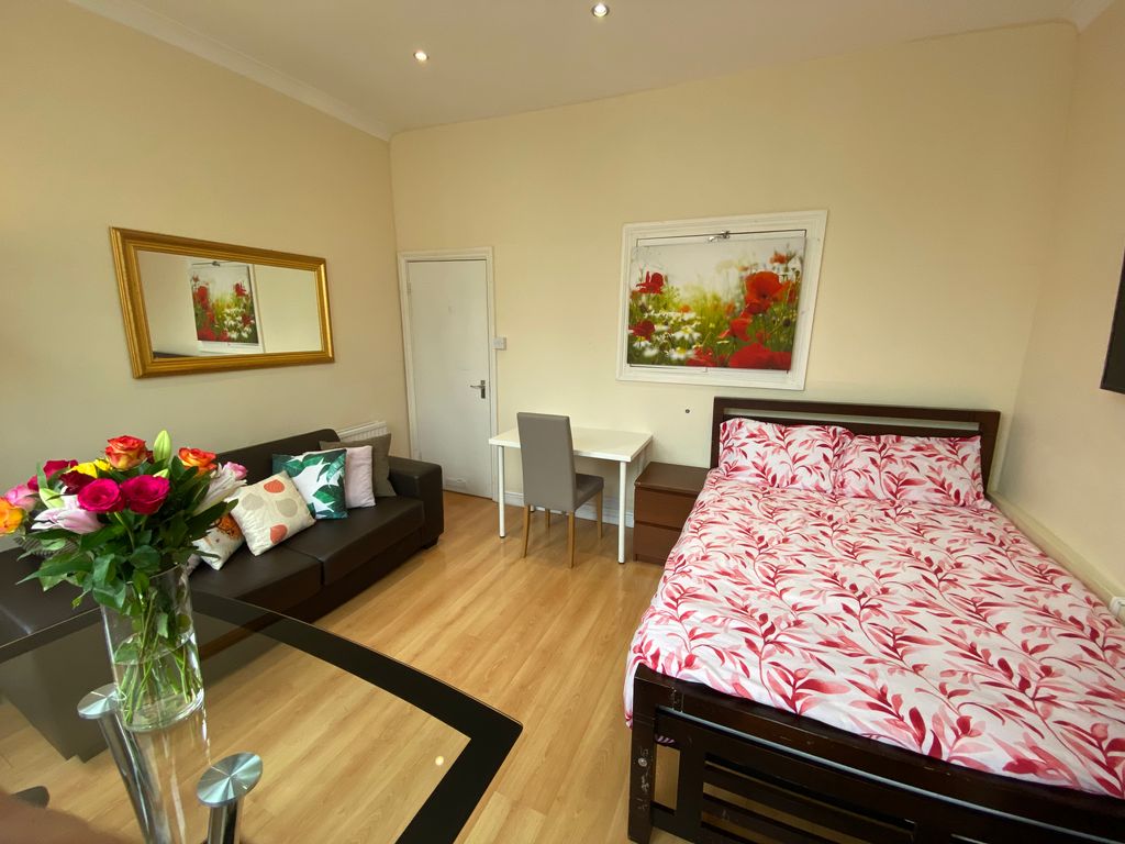 Property photo 2 of 9 Bedroom 1