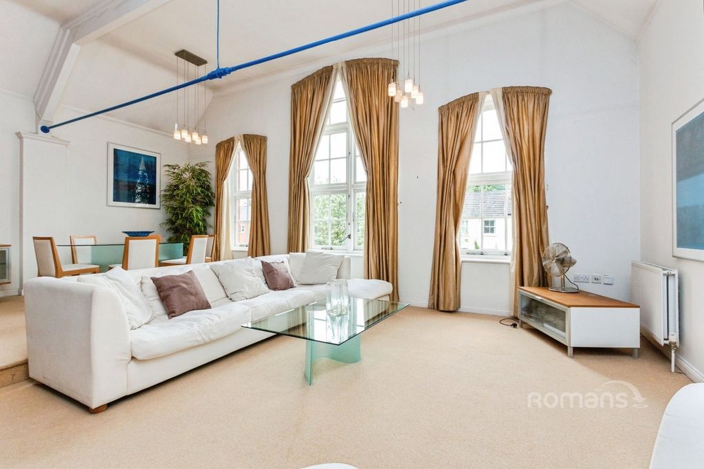 Property photo 2 of 8 Pbox-Img.Jpg