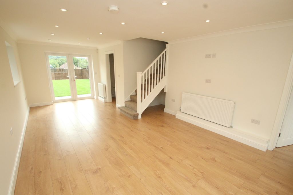 Property photo 2 of 17 Photo 26