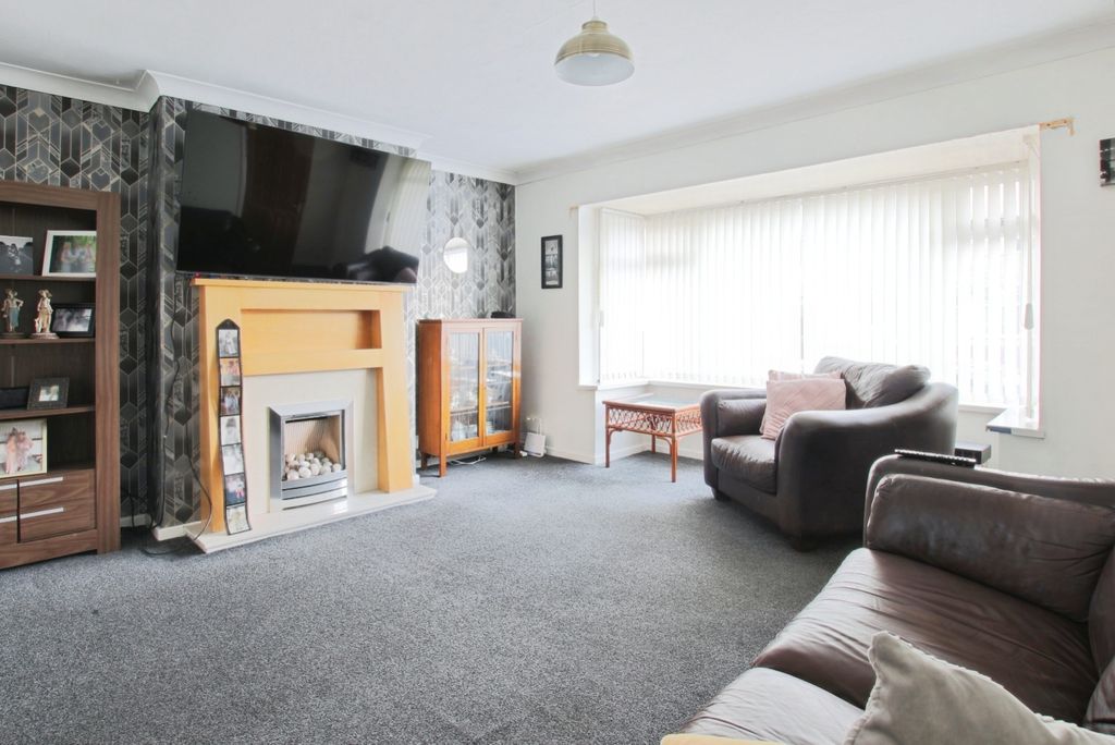 Property photo 3 of 14 4654018