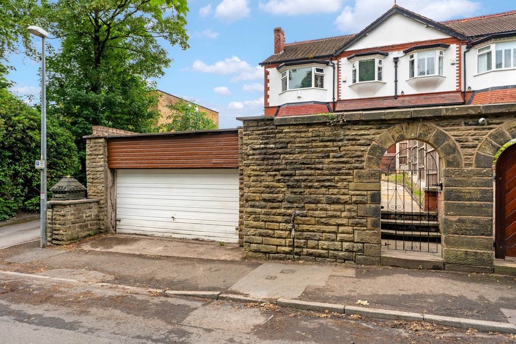 Property photo 2 of 30