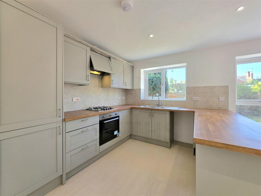 Property photo 2 of 19 Kitchen