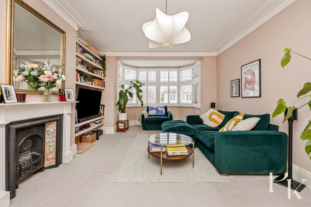 Property photo 3 of 18