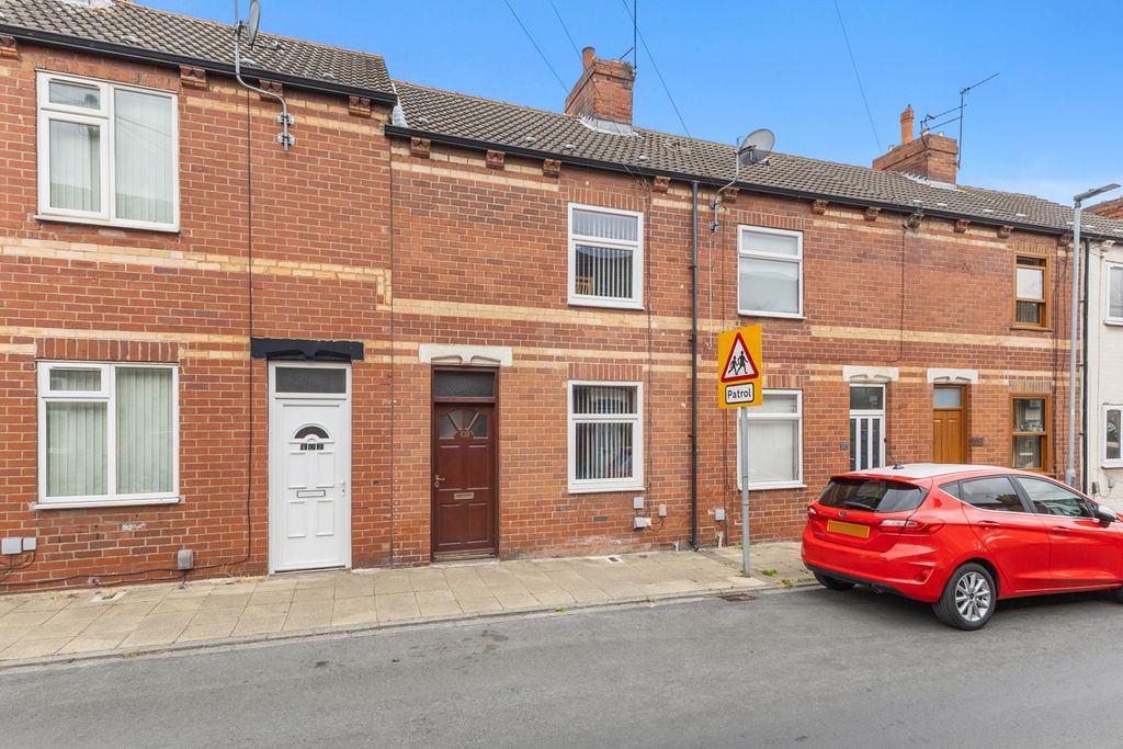 Property photo 1 of 14 2 Bedroom Terrace For Sale