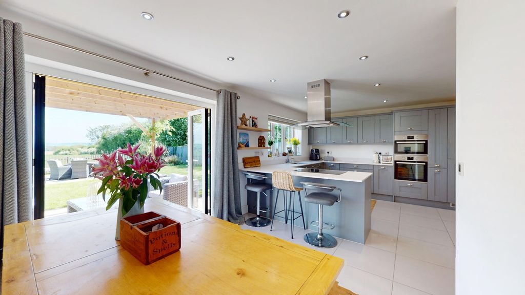 Property photo 2 of 41 4141454