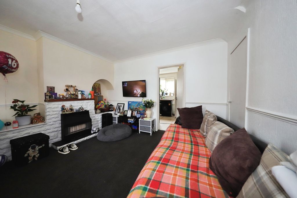 Property photo 3 of 17 Photo