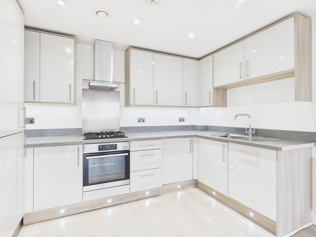 Property photo 2 of 11 Kitchen