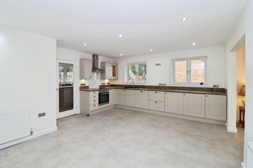 Property photo 2 of 25