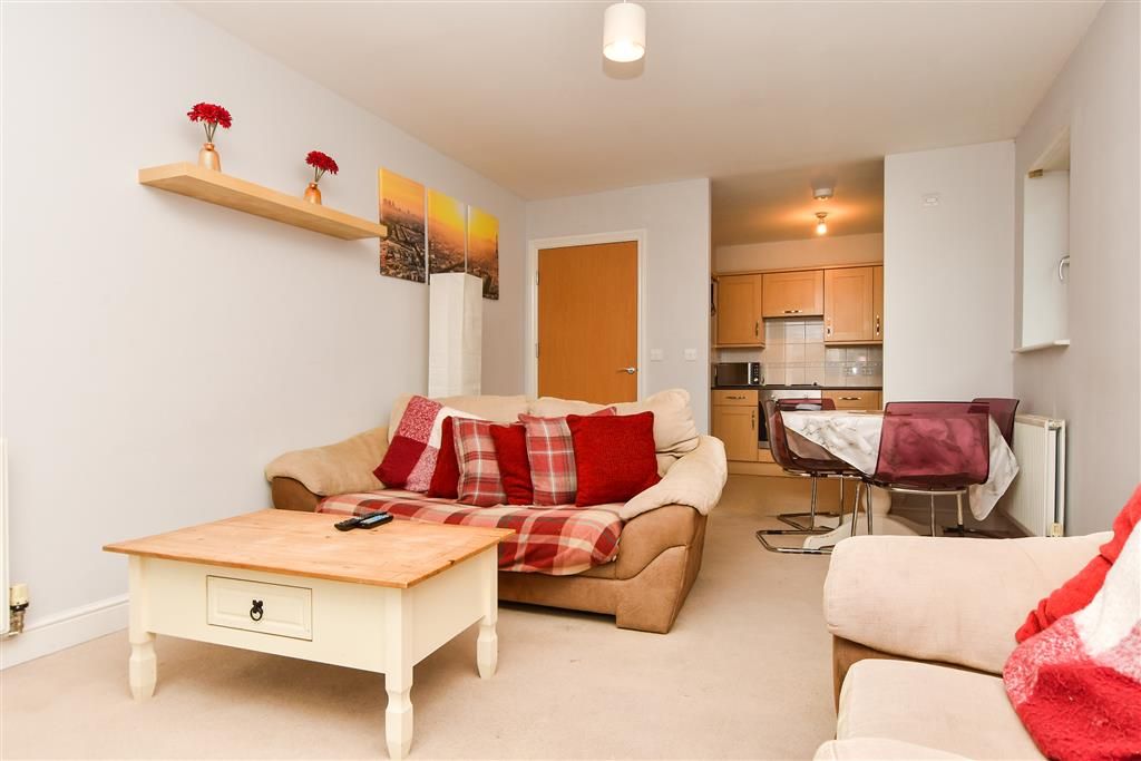 Property photo 3 of 10 Lounge