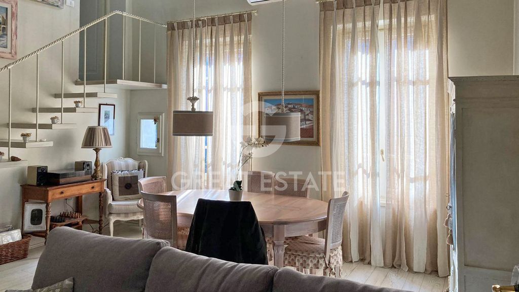 Property photo 1 of 11 Interiors