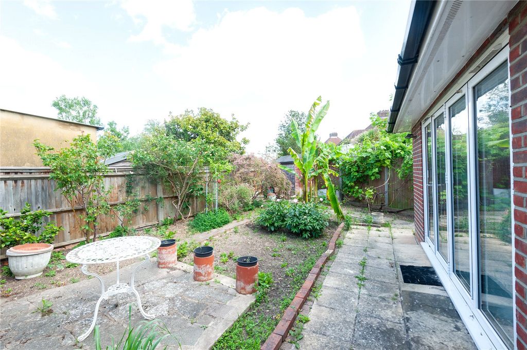 Property photo 3 of 13 Garden