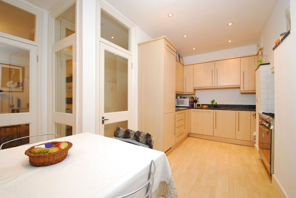 Property photo 2 of 6 Kitchen