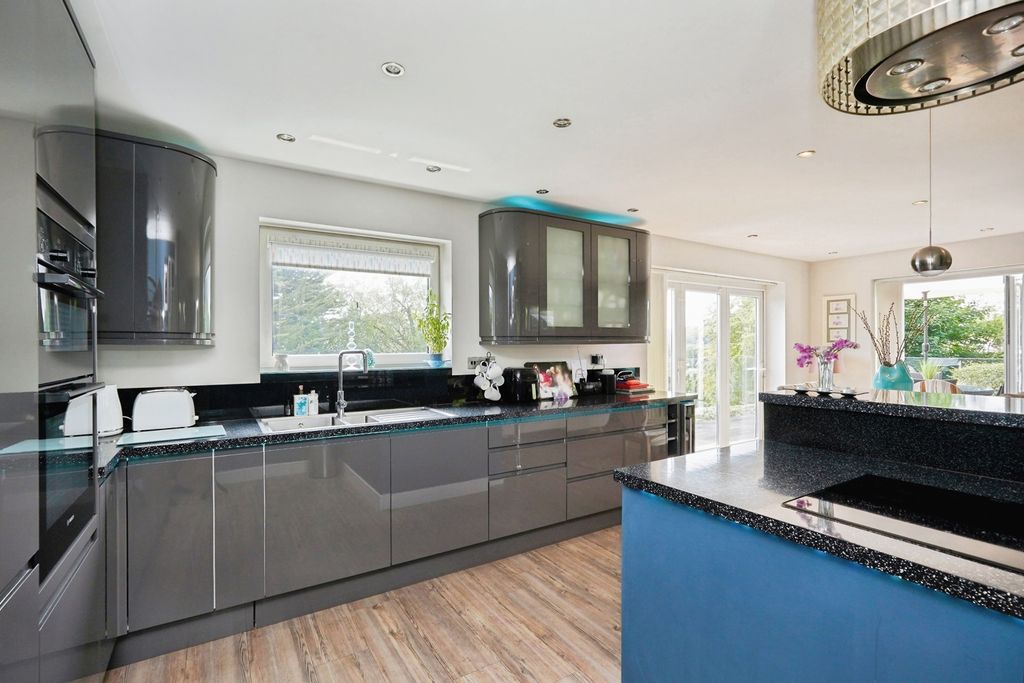 Property photo 3 of 34 Pbox-Img.Jpg